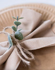 Dökkbeige (Taupe) matarservíettur 25 stk