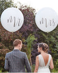 Mr og Mrs blöðrur með gráu letri 90 cm