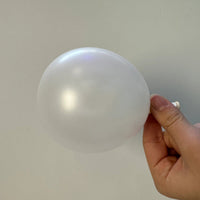 Hvítar satín blöðrur  30cm