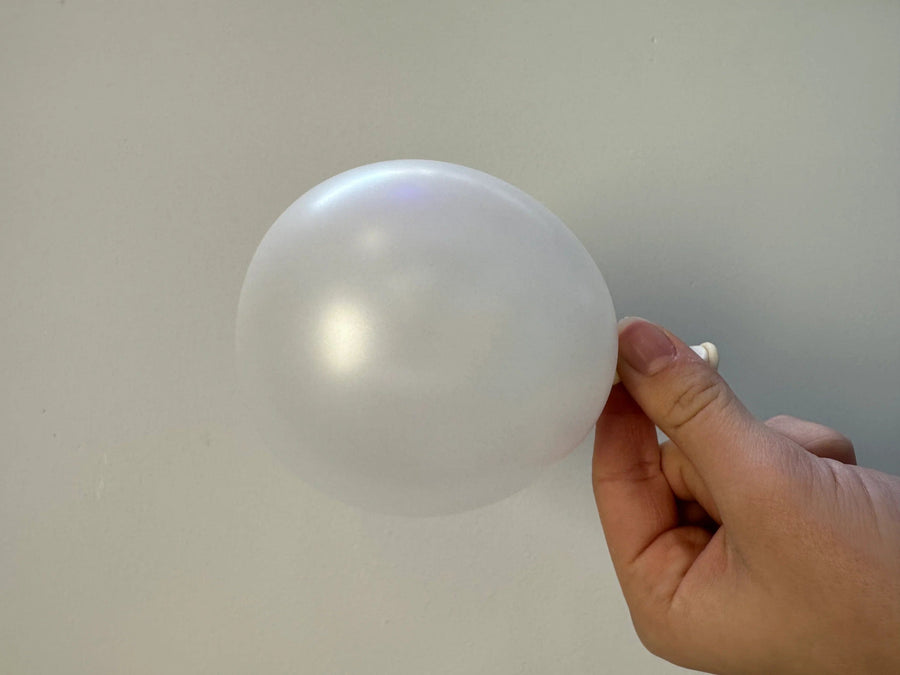 Hvítar satín blöðrur  30cm