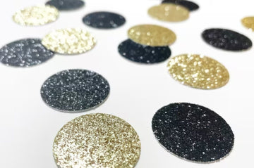 Gyllt og svart glimmer confetti 100 stk