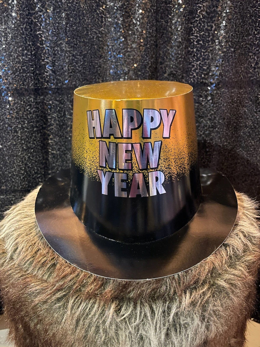"Happy new year" hattur   gylltur og svartur